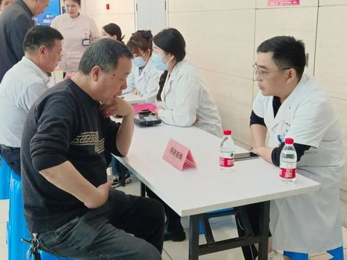 政策咨詢與健康義診 為樓宇工作者送上貼心服務(wù)與健康關(guān)懷